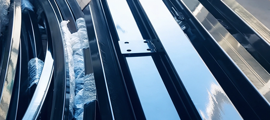 Galvanized steel and tempered glass materials